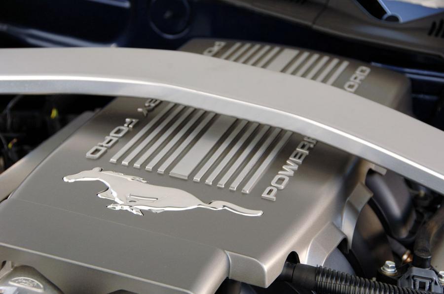  Ford Mustang GT 2010 года  (фото 35 из 213)